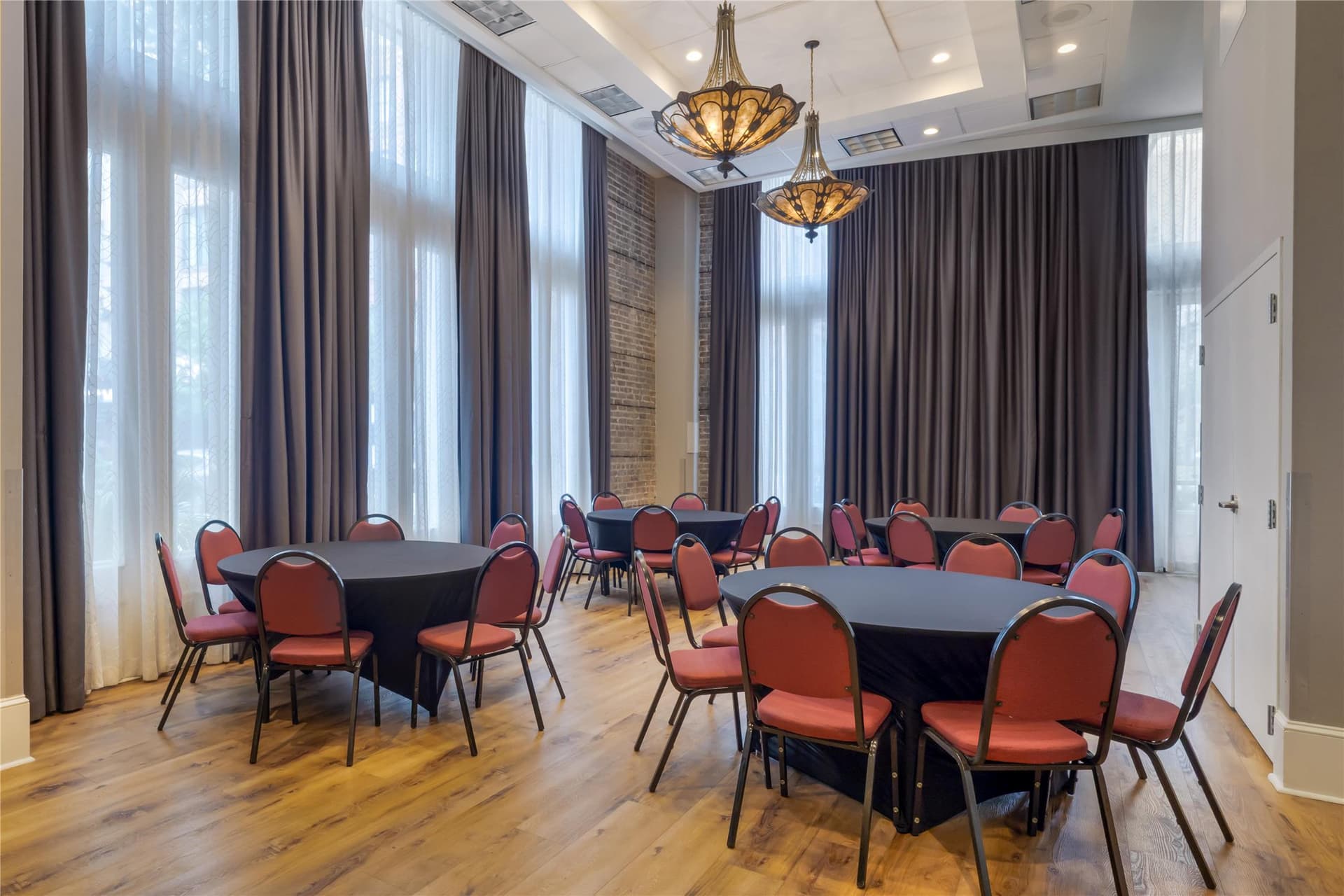 Best Western Plus St. Christopher Hotel 5