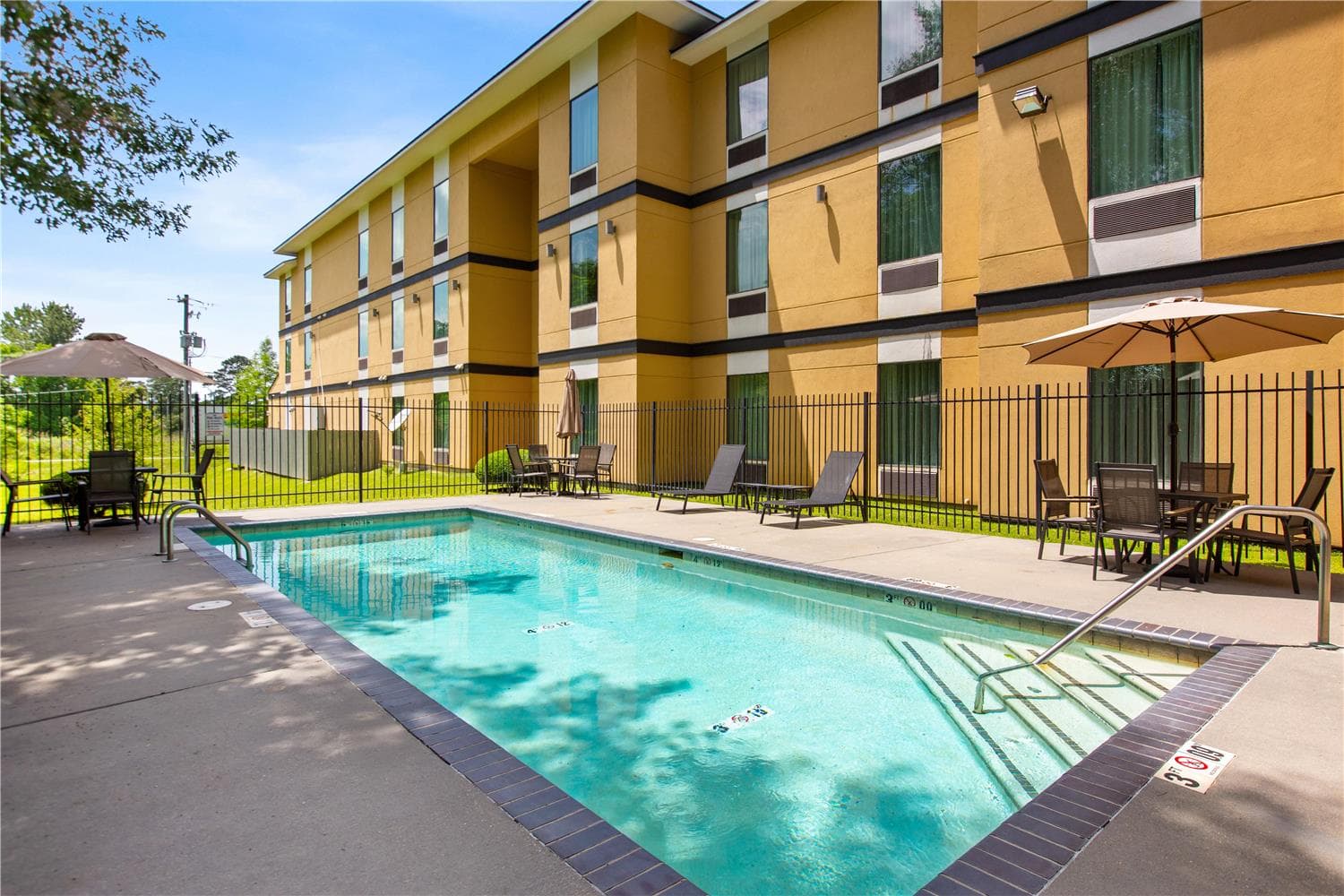 Best Western Plus Regency Park 2