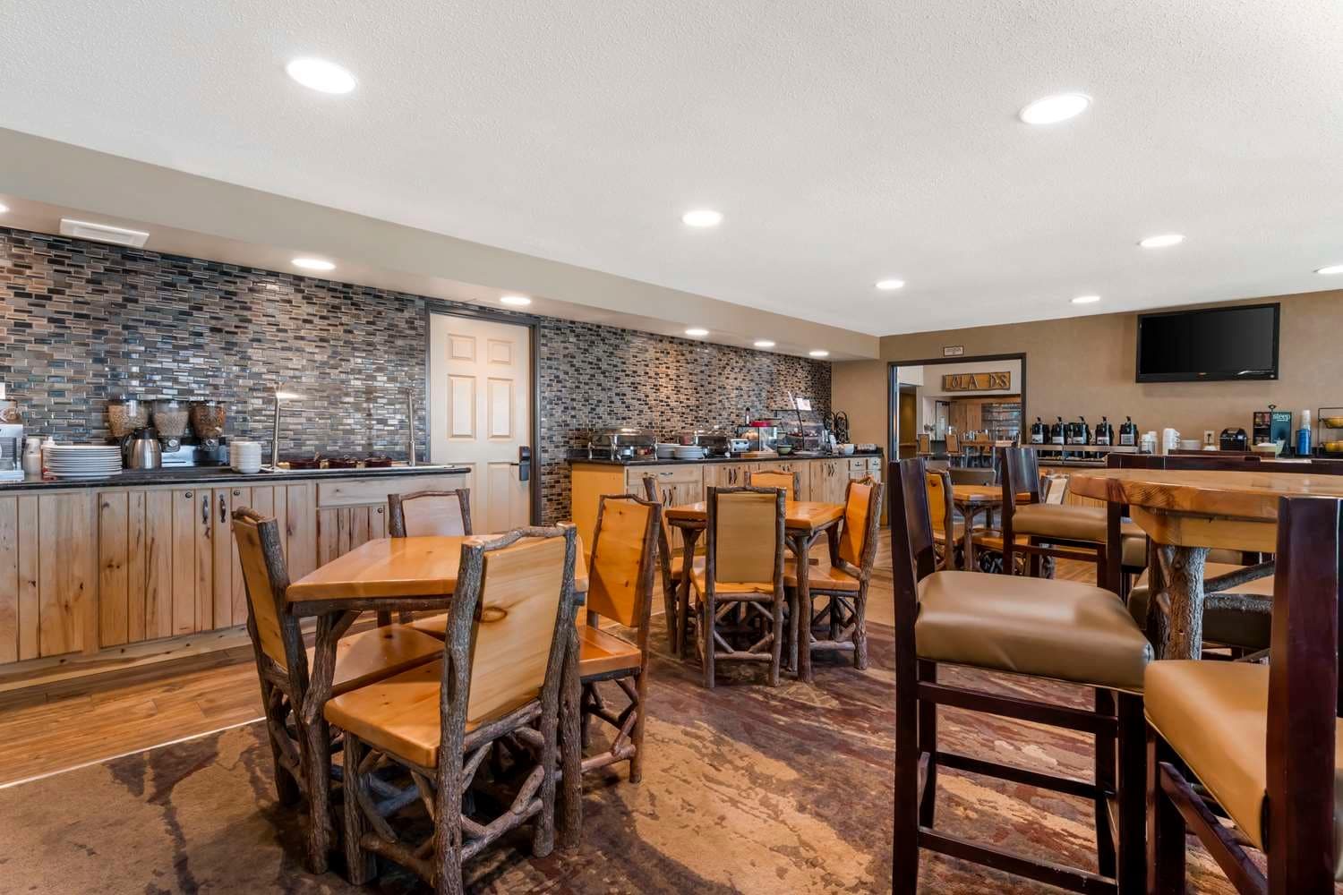 Best Western Premier The Lodge on Lake Detroit 5