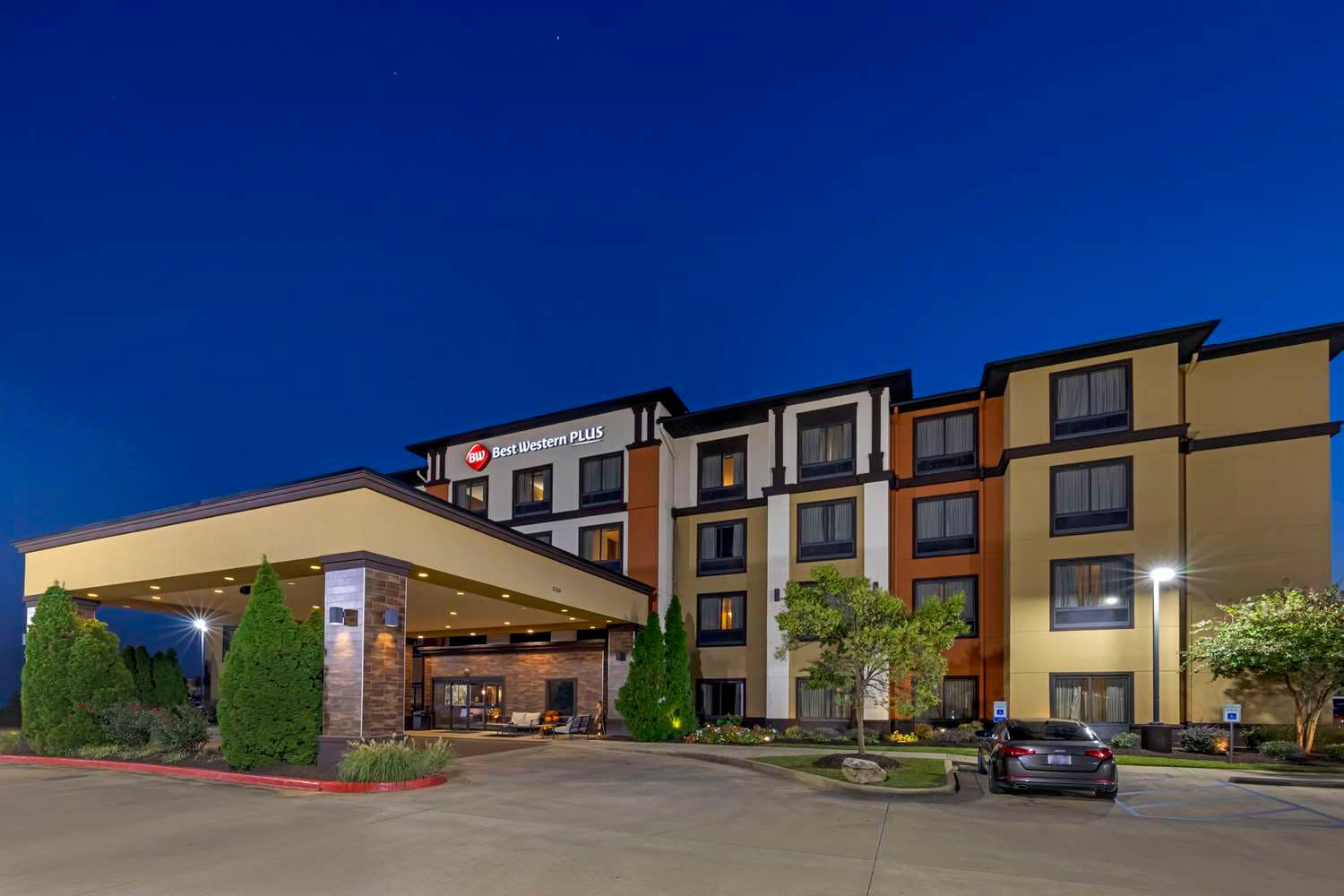 Best Western Plus Tupelo Inn & Suites 2