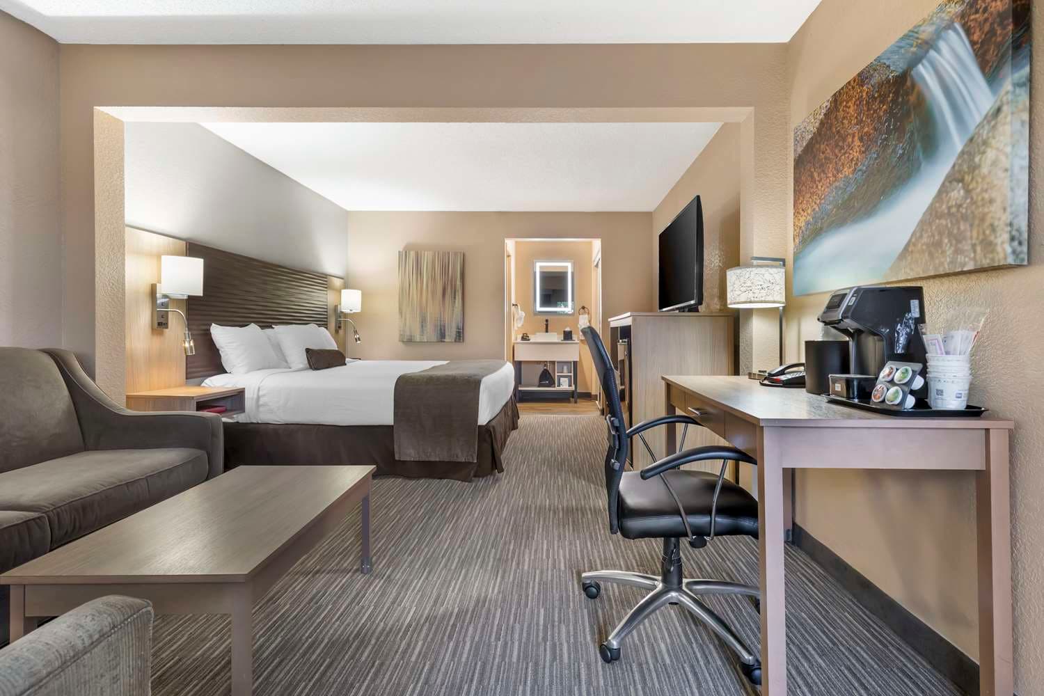 Best Western Plus Landing View Inn & Suites 4
