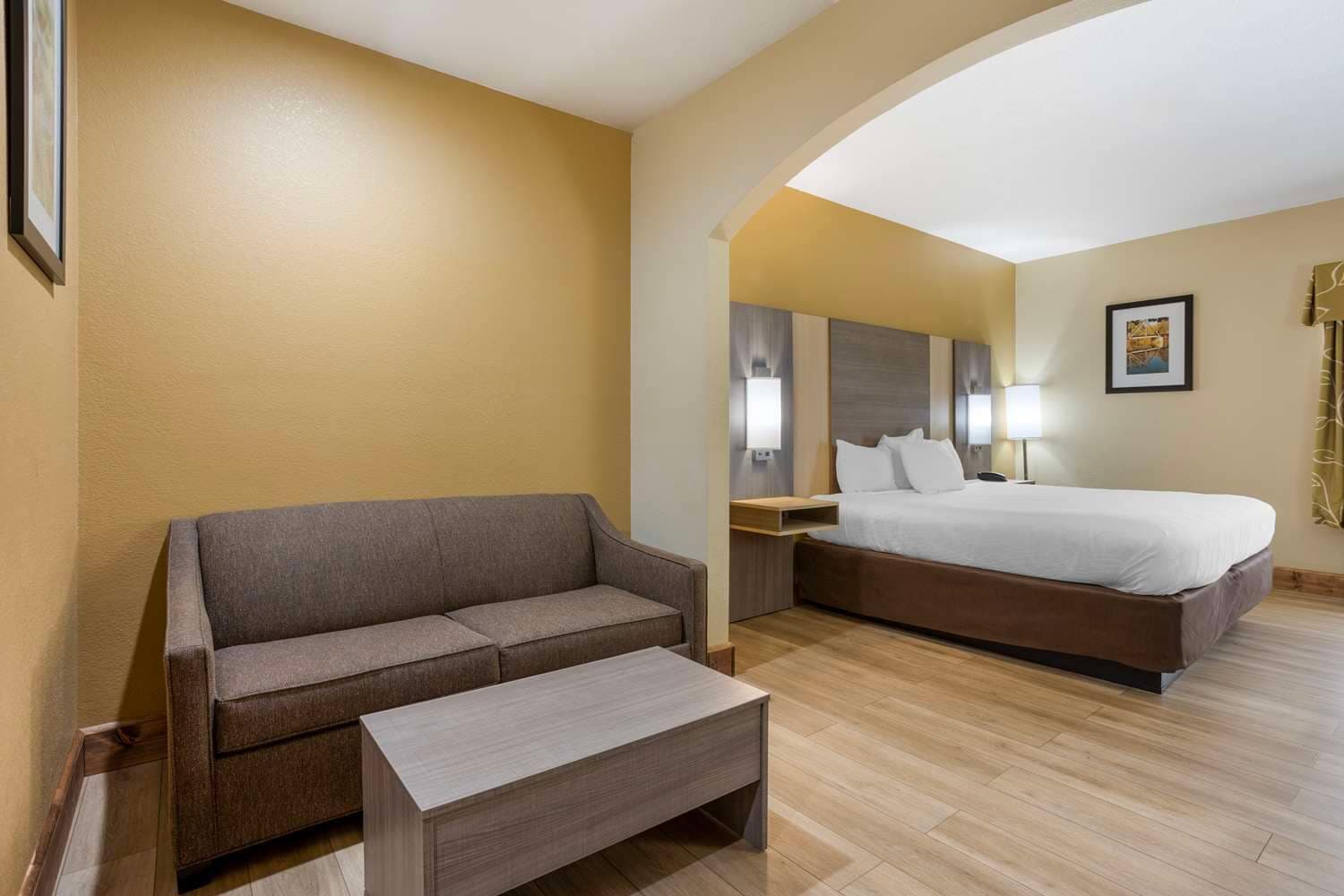 Best Western Plus Springfield Airport Inn 4