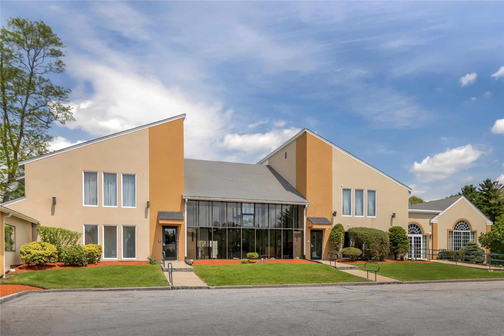 Best Western Plus The Inn at Hampton 3