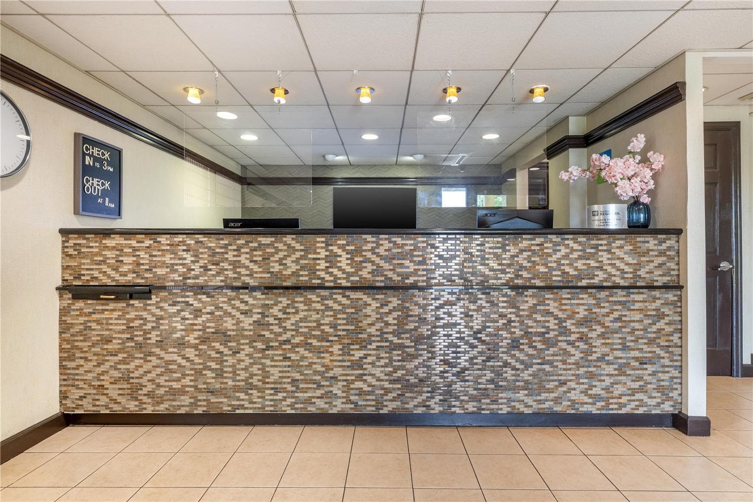 SureStay Hotel by Best Western East Brunswick 4