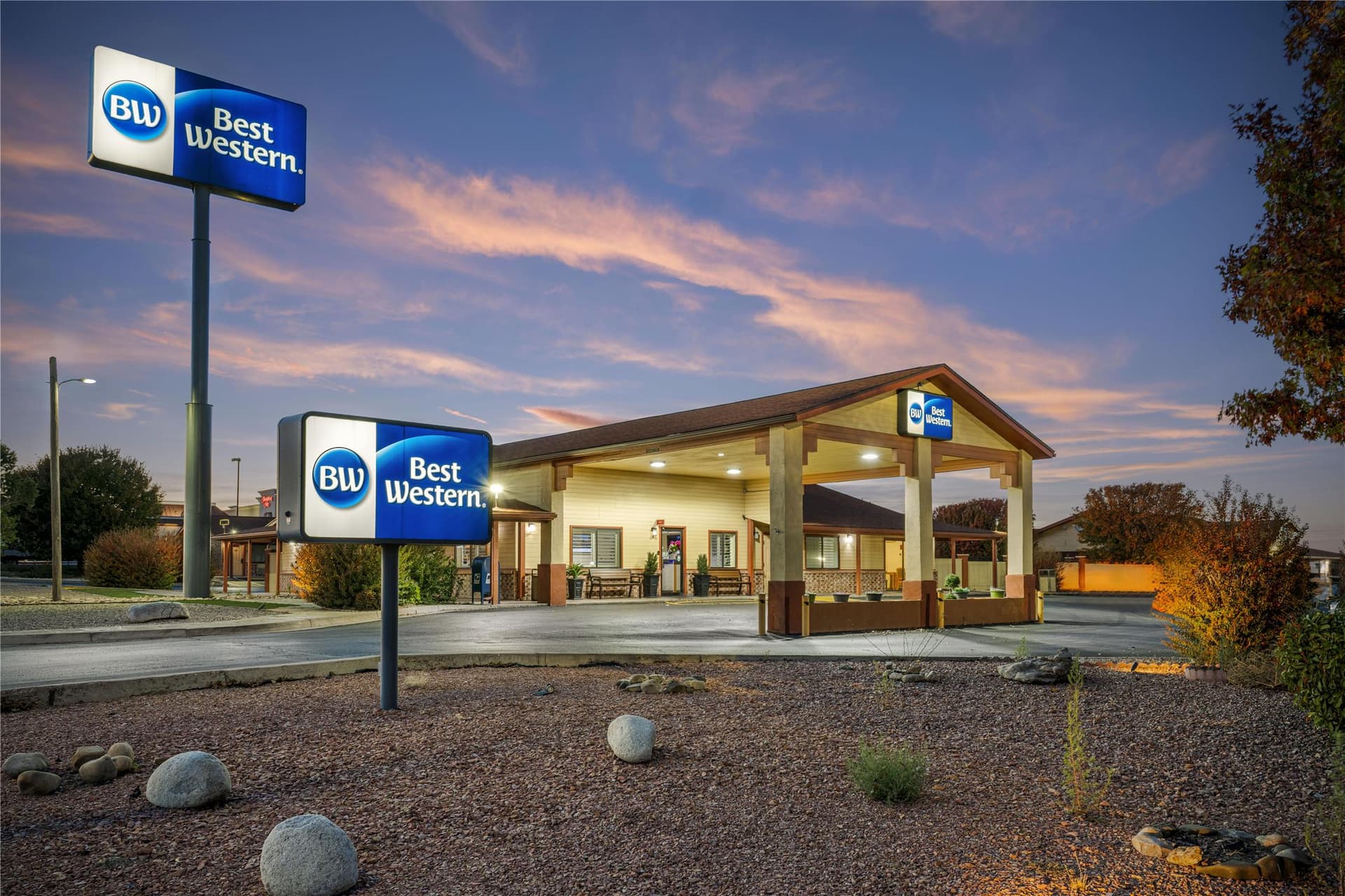 Best Western Santa Rosa Inn 4