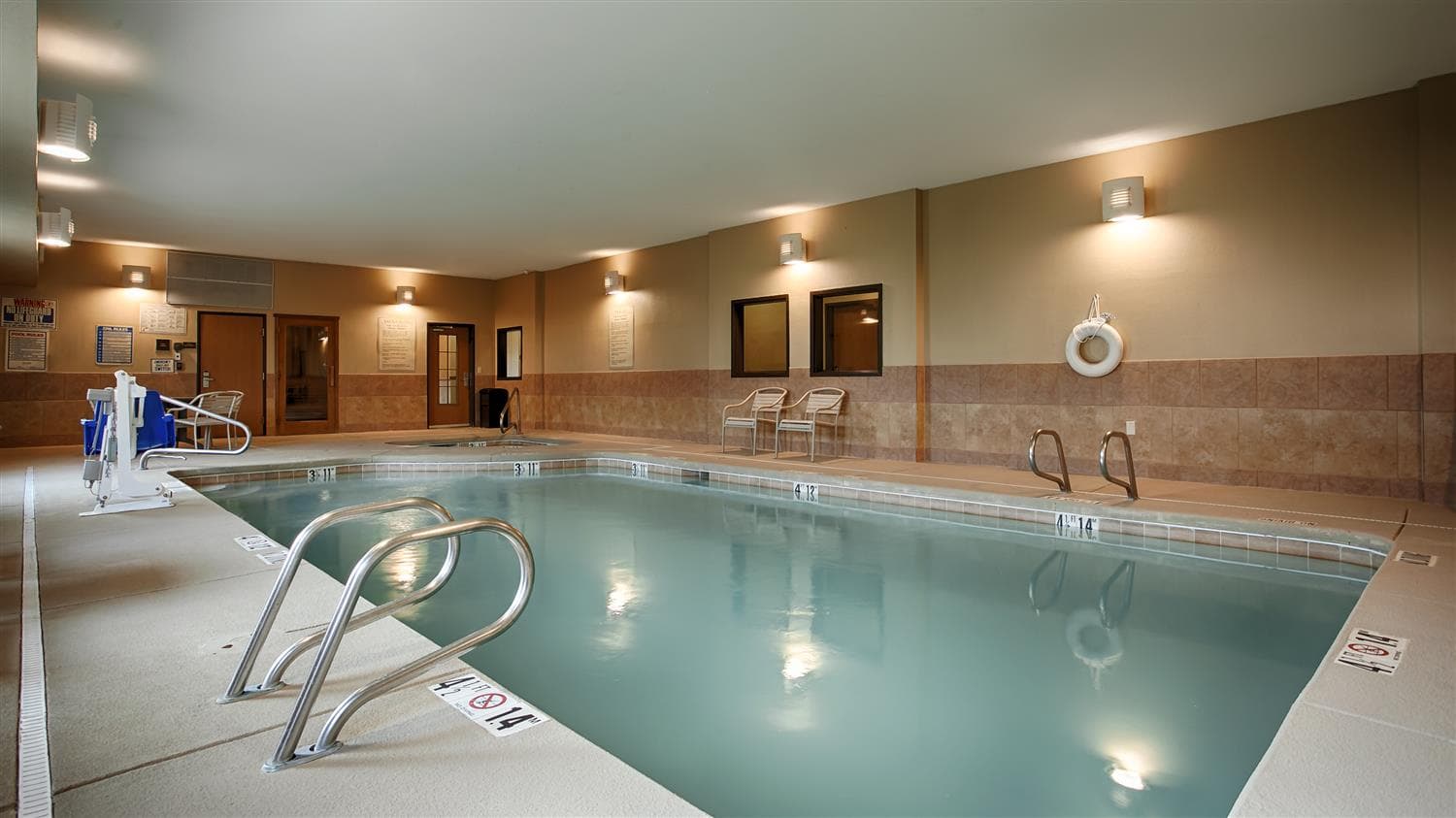 Best Western Plus Montezuma Inn & Suites 4