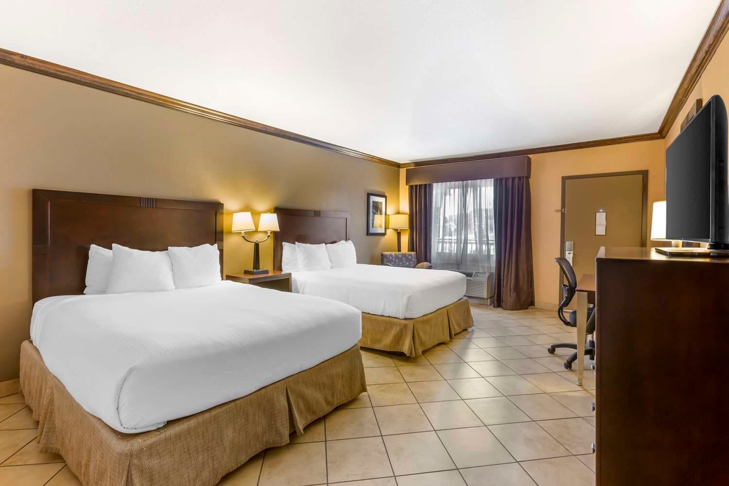 Best Western Plus Raton Hotel 5