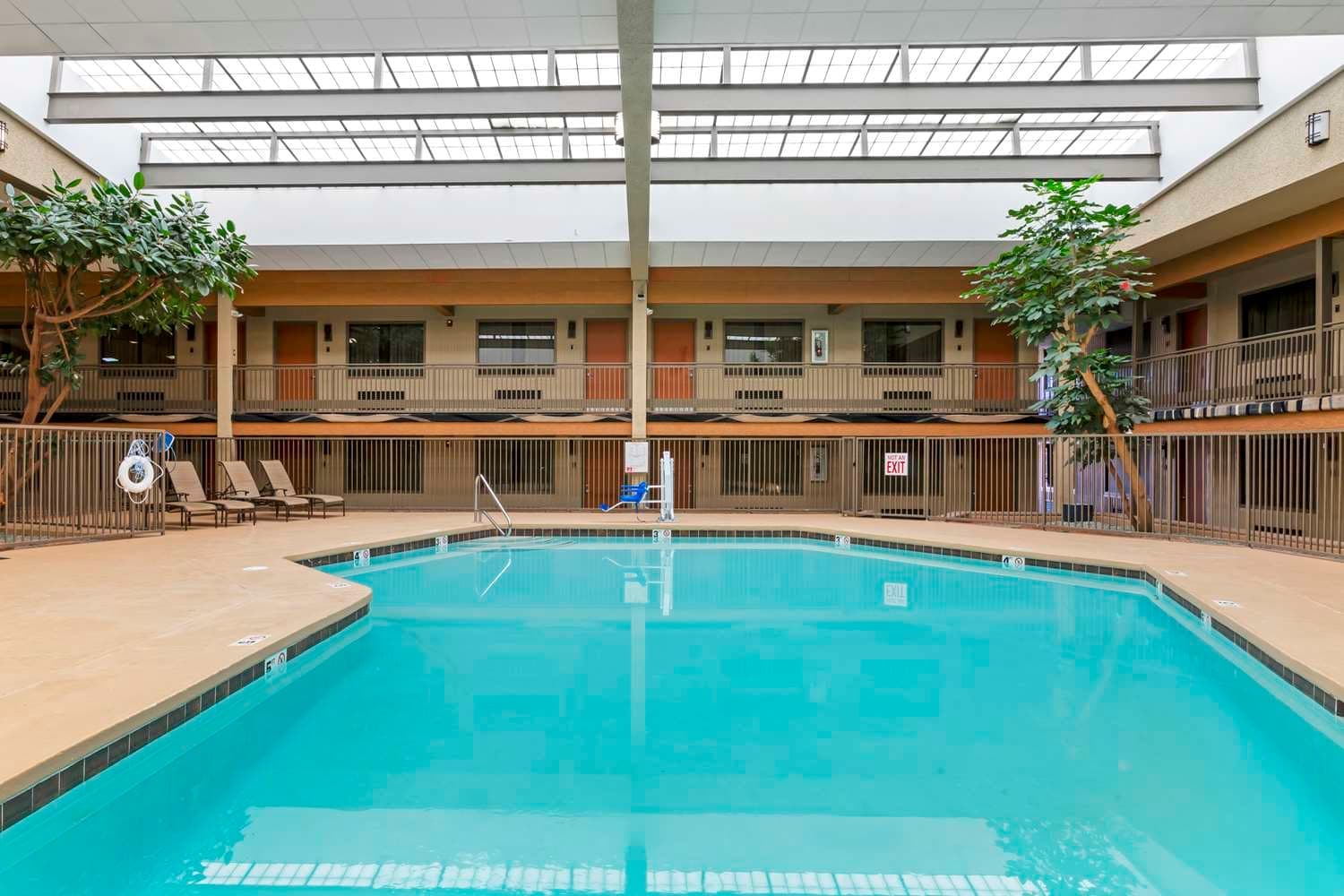 Best Western Plus Raton Hotel 4