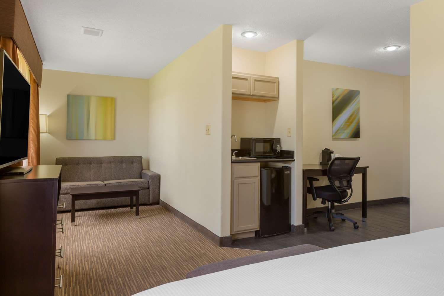 Best Western Plus The Four Corners Inn 4