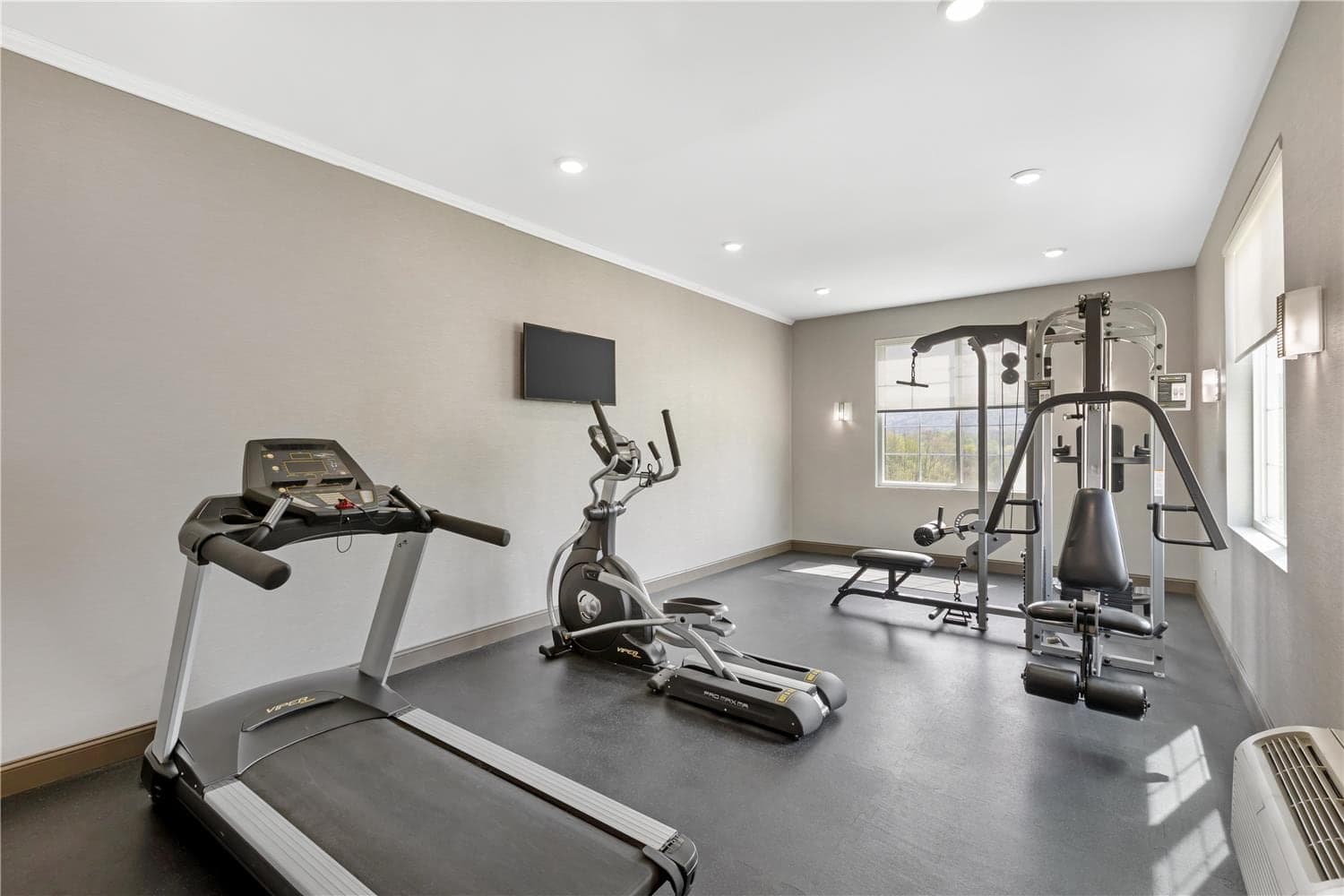Best Western Cooperstown Inn & Suites 4