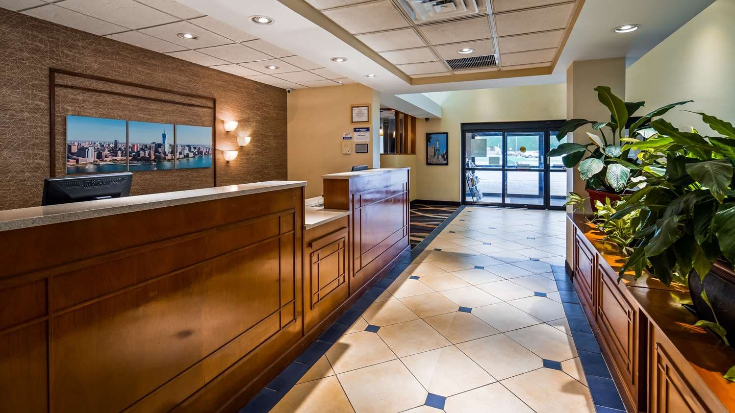 Best Western Galleria Inn & Suites 4