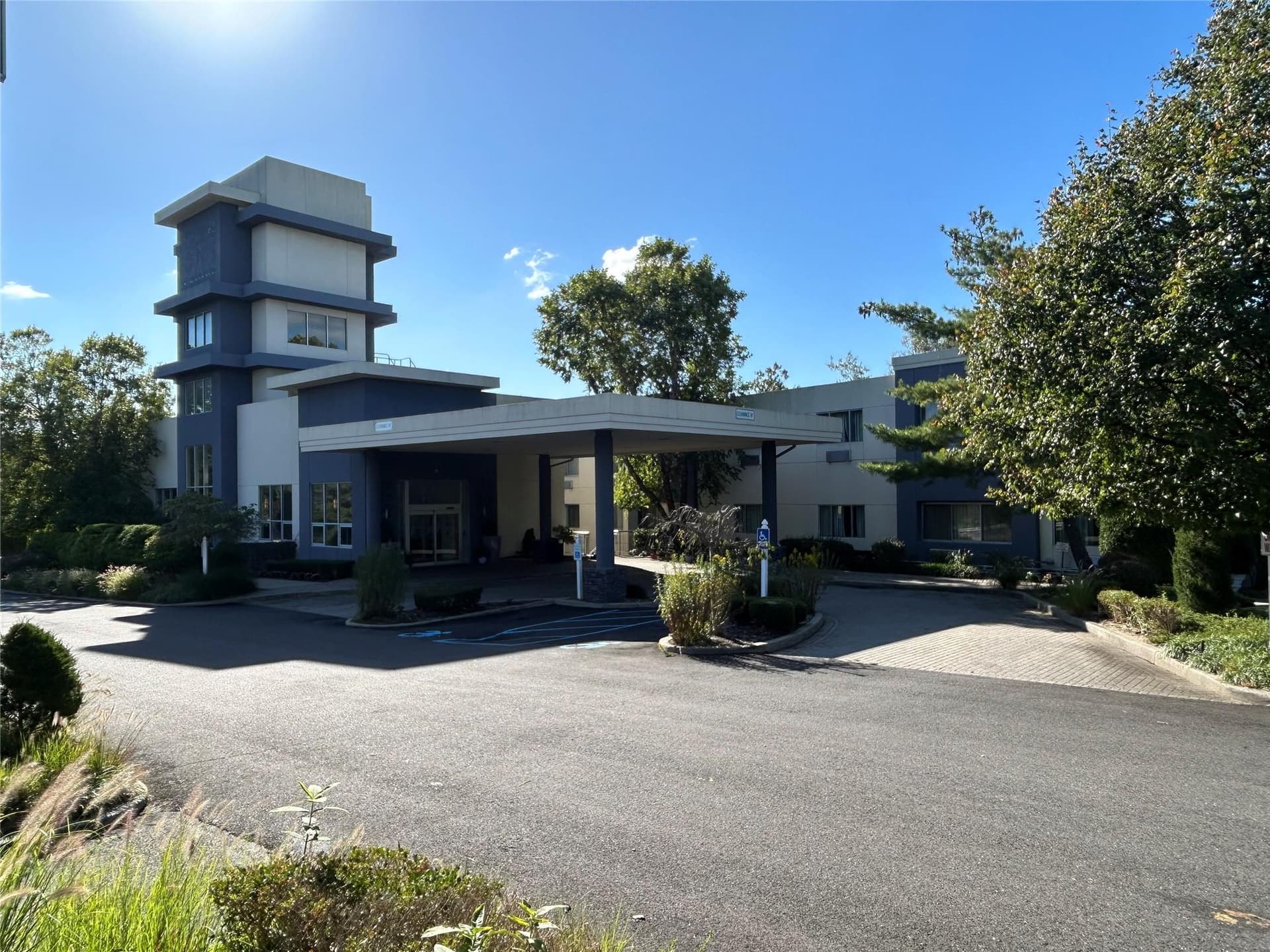 Best Western Premier Plainview-Long Island Hotel 2