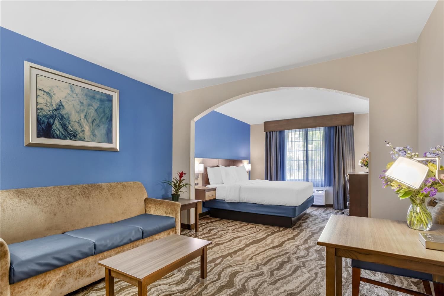 Best Western Plus River Escape Inn & Suites