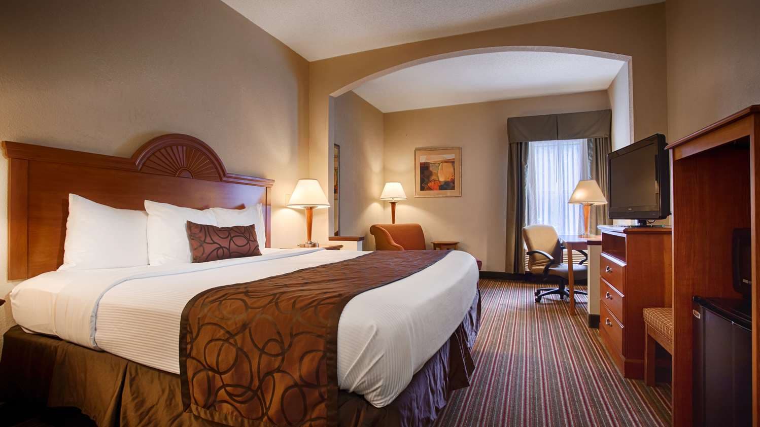 Best Western Plus Edison Inn 4