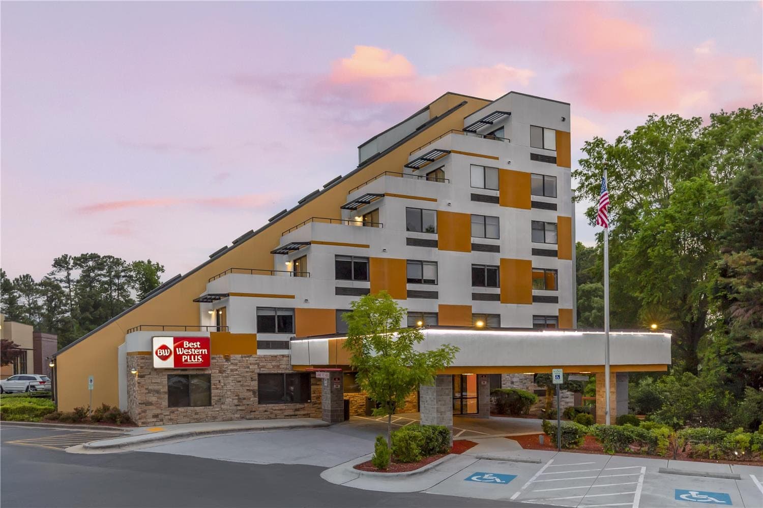 Best Western Plus Raleigh Crabtree Valley Hotel 2