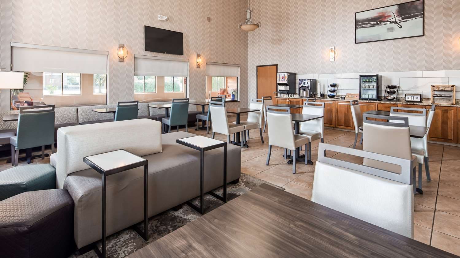 Best Western Plus North Canton Inn & Suites 2