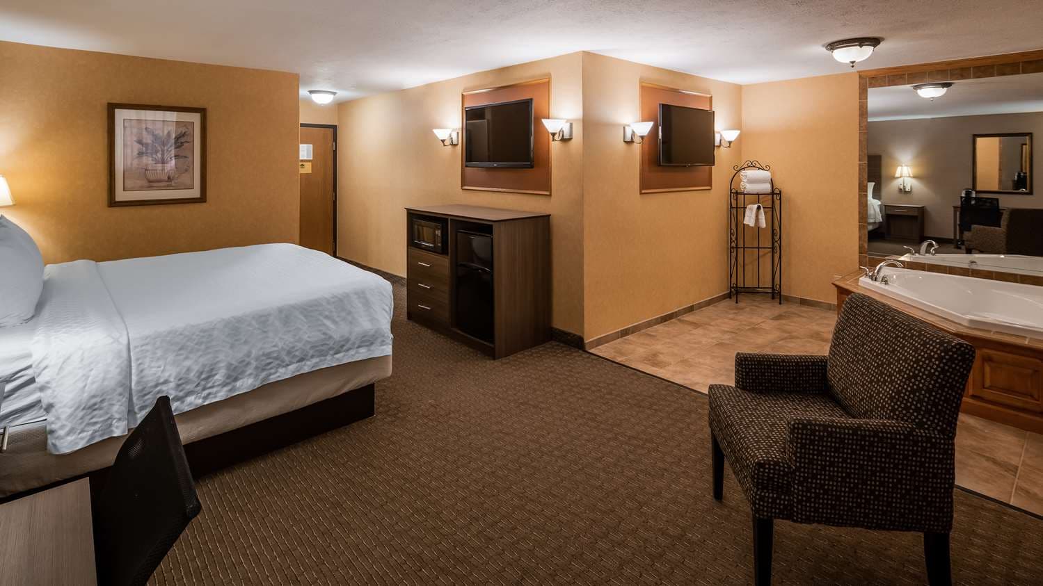Best Western Plus North Canton Inn & Suites 4