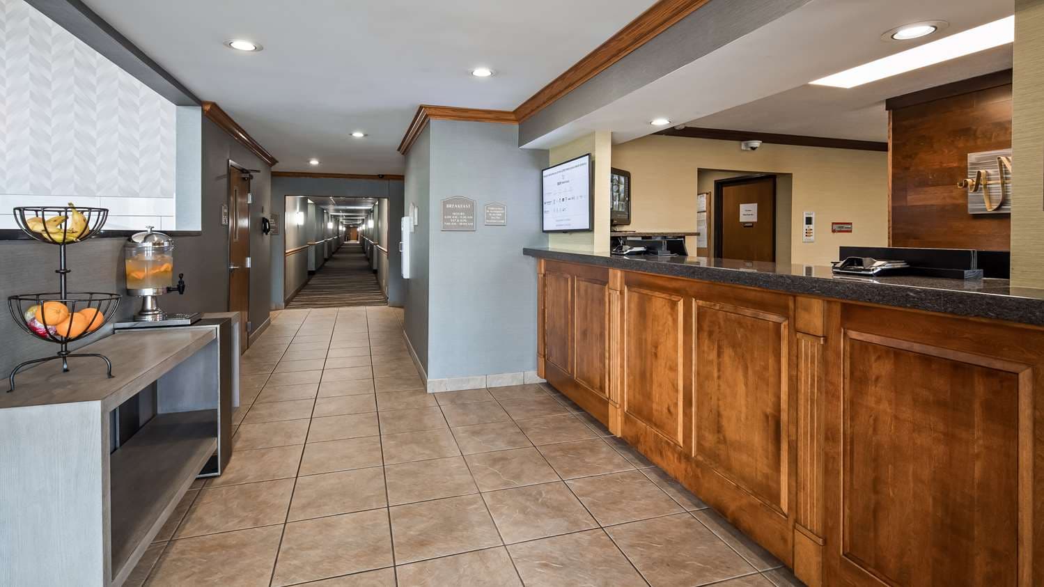 Best Western Plus North Canton Inn & Suites 3