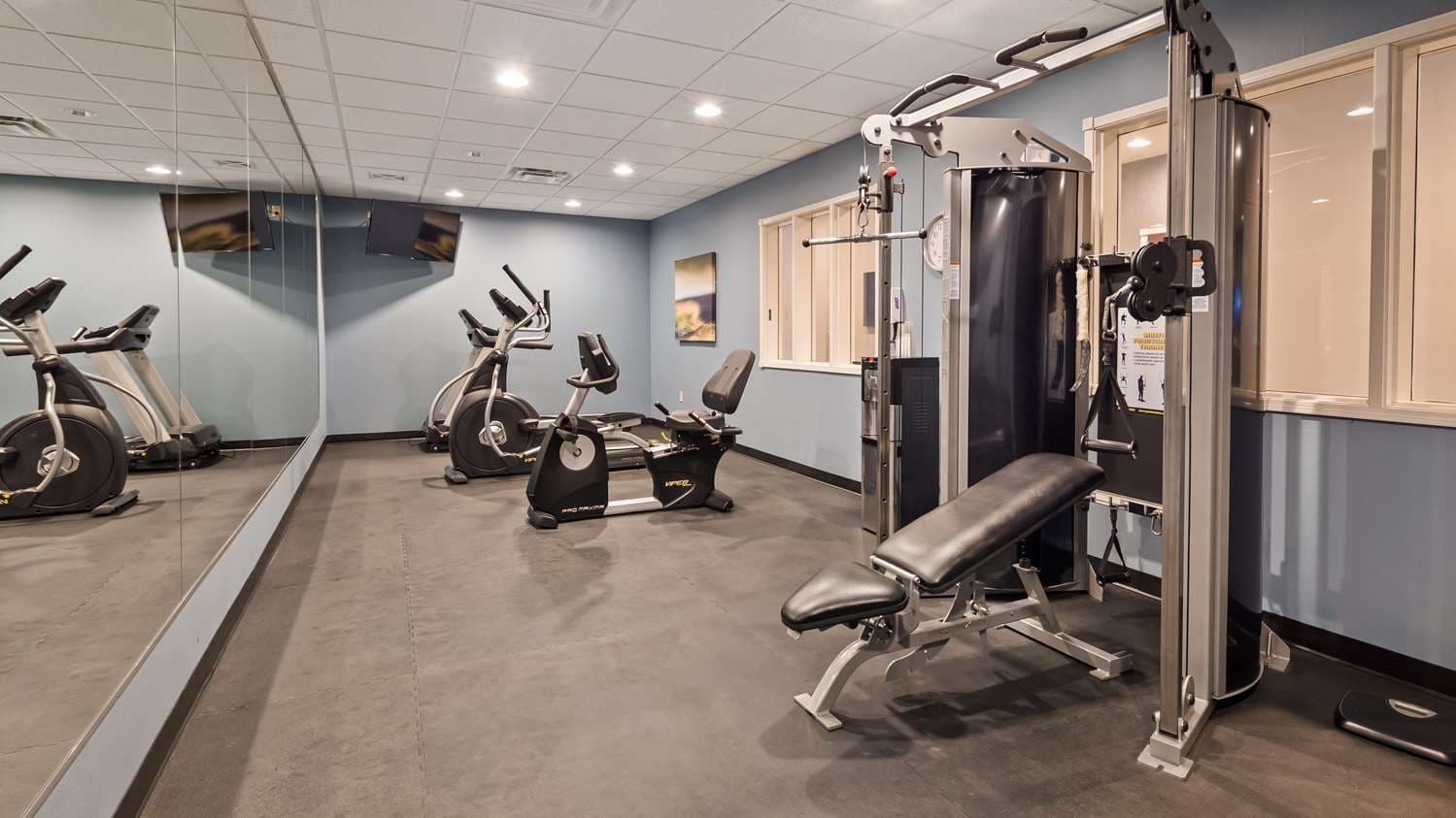 Best Western Plus Boardman Inn & Suites 5