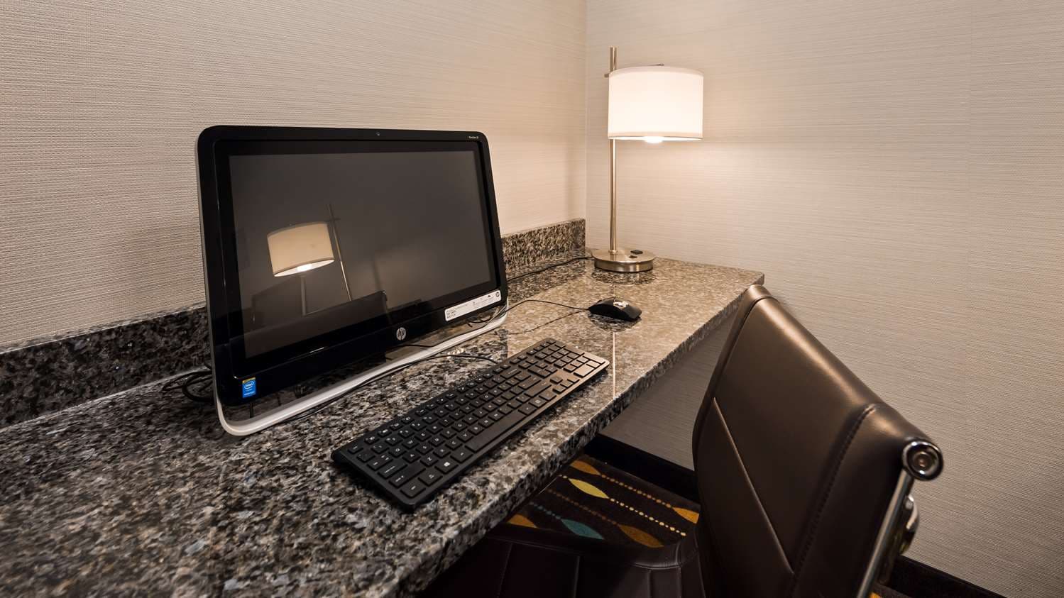 Best Western Plus Boardman Inn & Suites 4