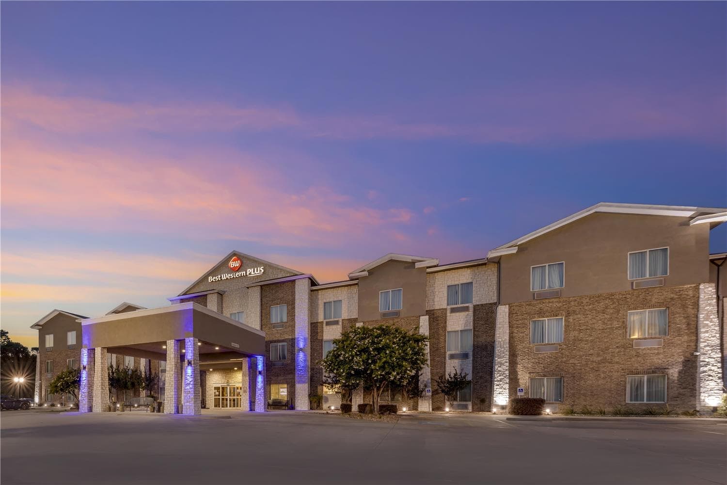 Best Western Plus Sand Bass Inn & Suites