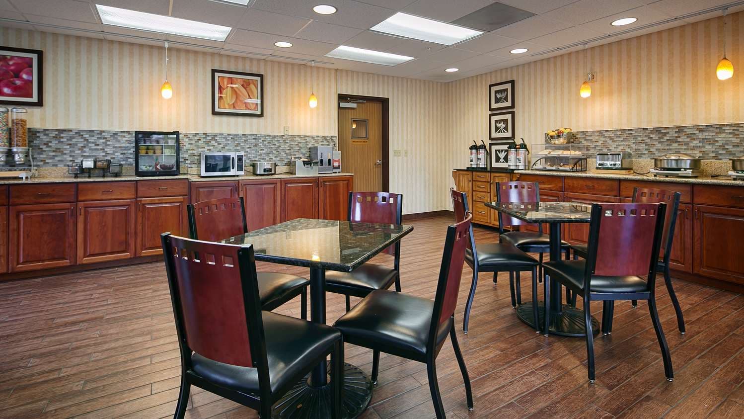 Best Western Plus Rama Inn & Suites 4