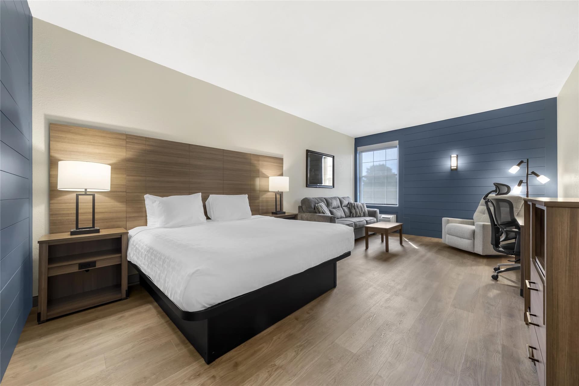 Best Western Plus Revere Inn & Suites