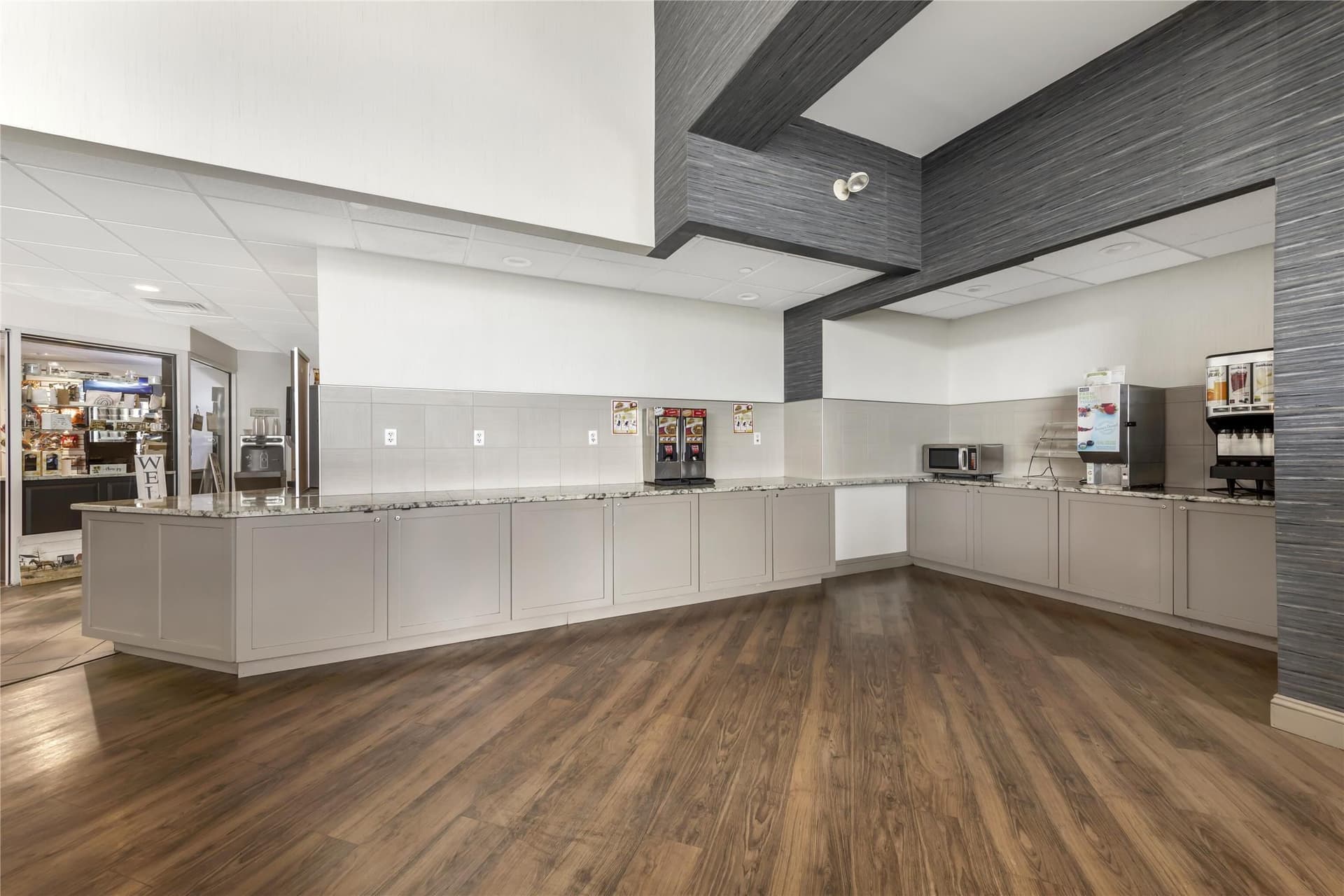Best Western Plus Revere Inn & Suites 2
