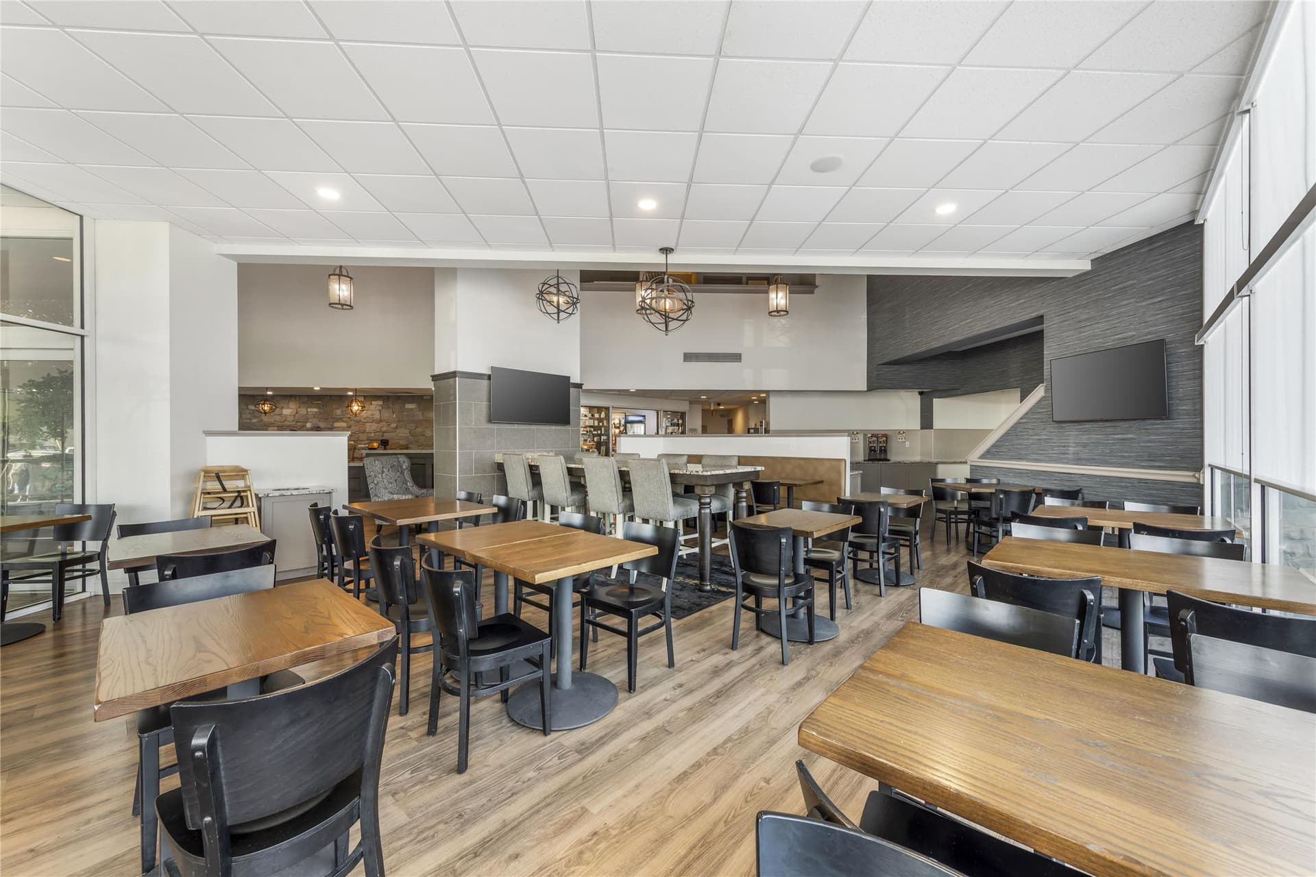 Best Western Plus Revere Inn & Suites 5