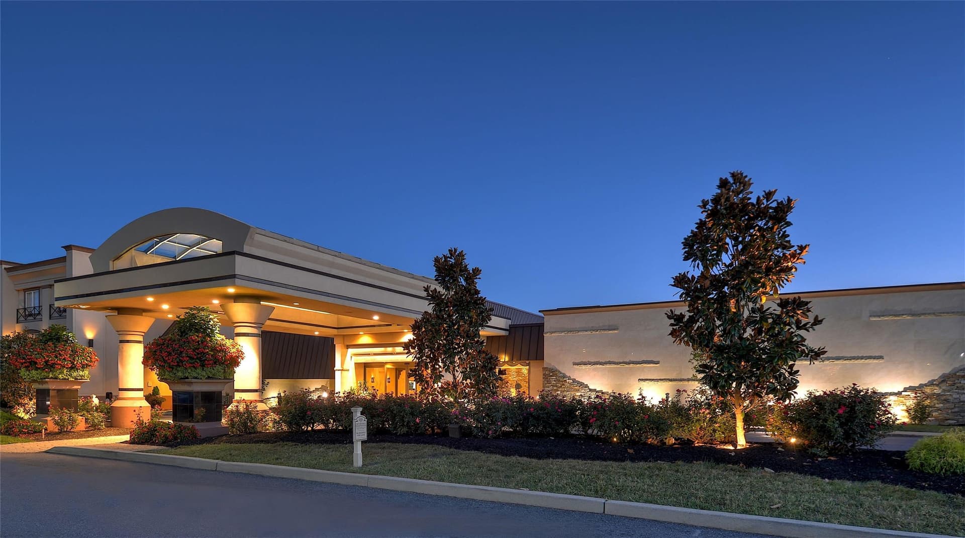 Eden Resort and Suites, BW Premier Collection 3