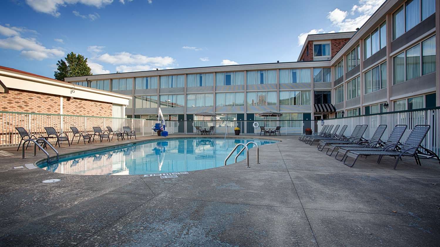 Best Western Plus Bradford Inn 2