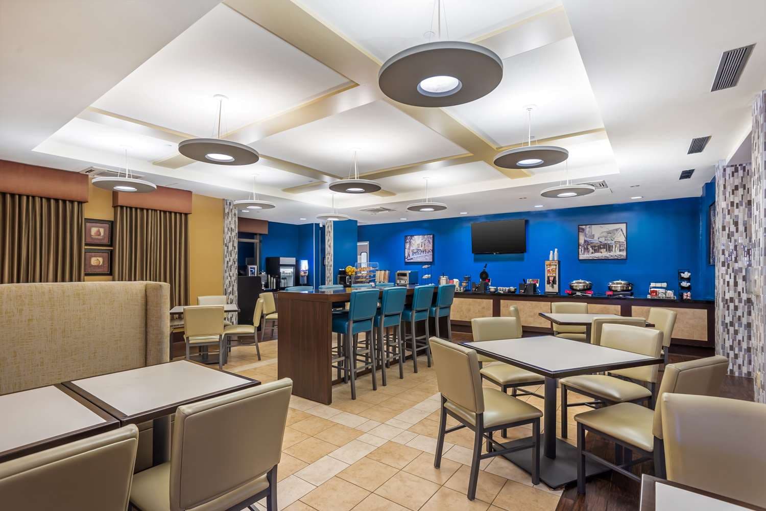 Best Western Plus University Park Inn & Suites 3
