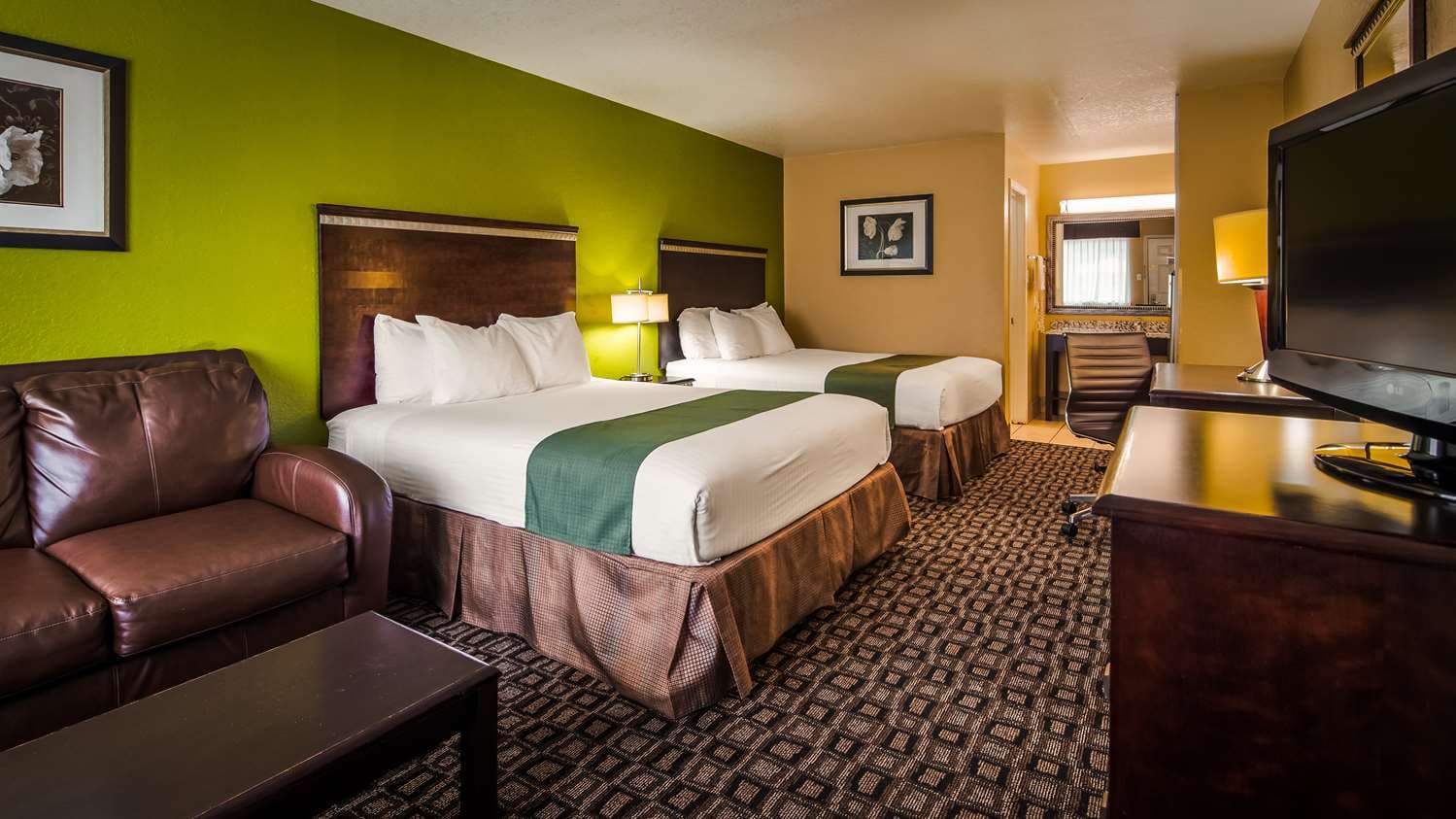 SureStay Hotel by Best Western Floresville 4