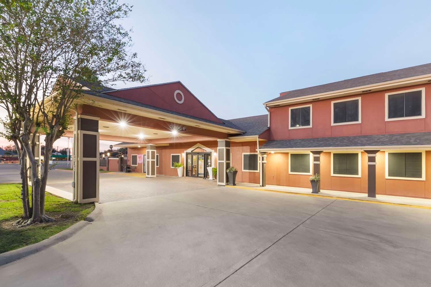 Best Western Plus Edinburg Inn & Suites 5