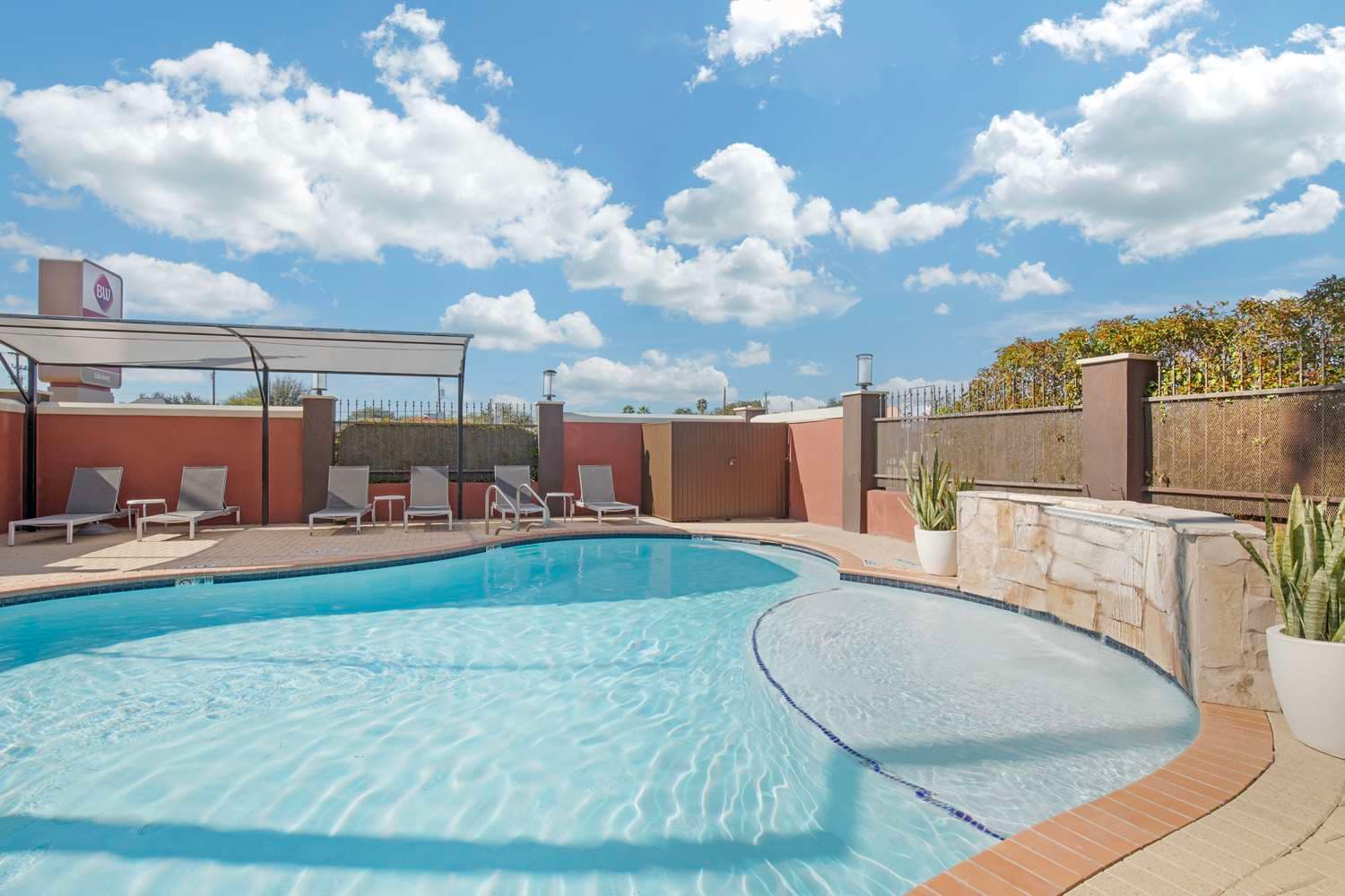 Best Western Plus Edinburg Inn & Suites 4