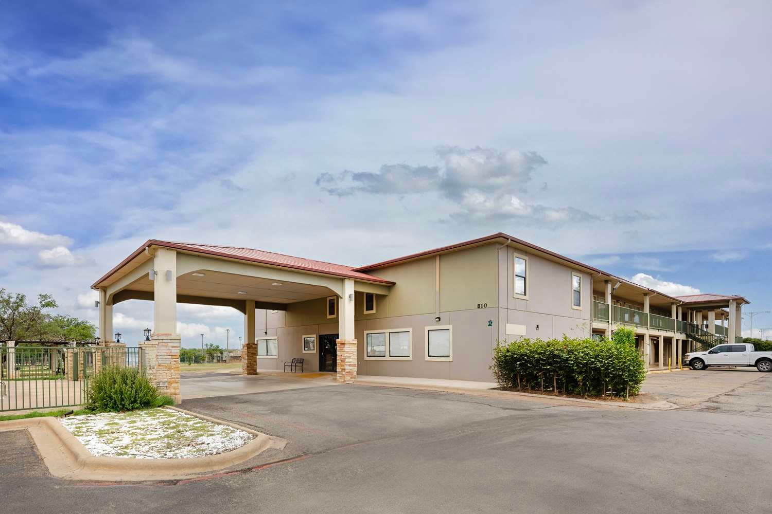Best Western Snyder Inn 5