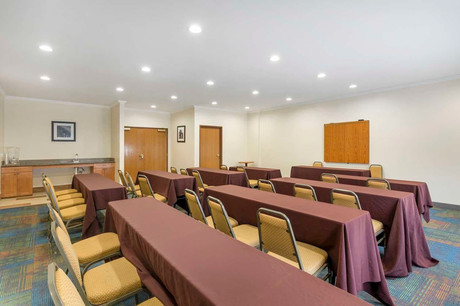 Best Western Plus Lake Worth Inn & Suites 2