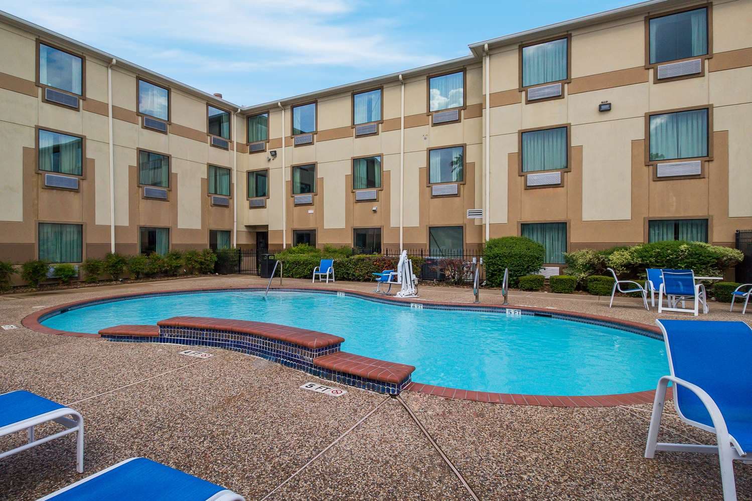 Best Western Galleria Inn & Suites 4
