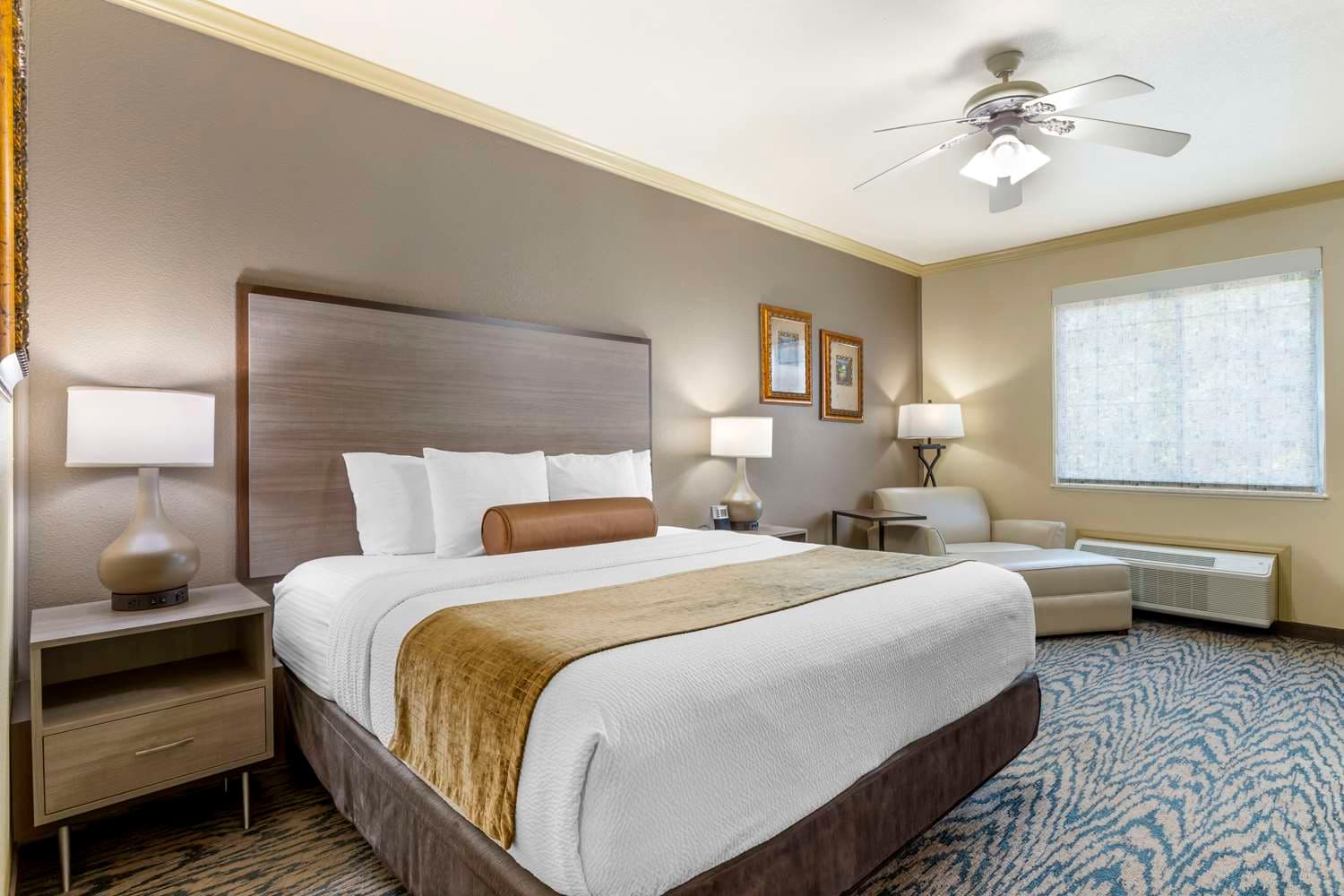 Best Western Plus Crown Colony Inn & Suites 2