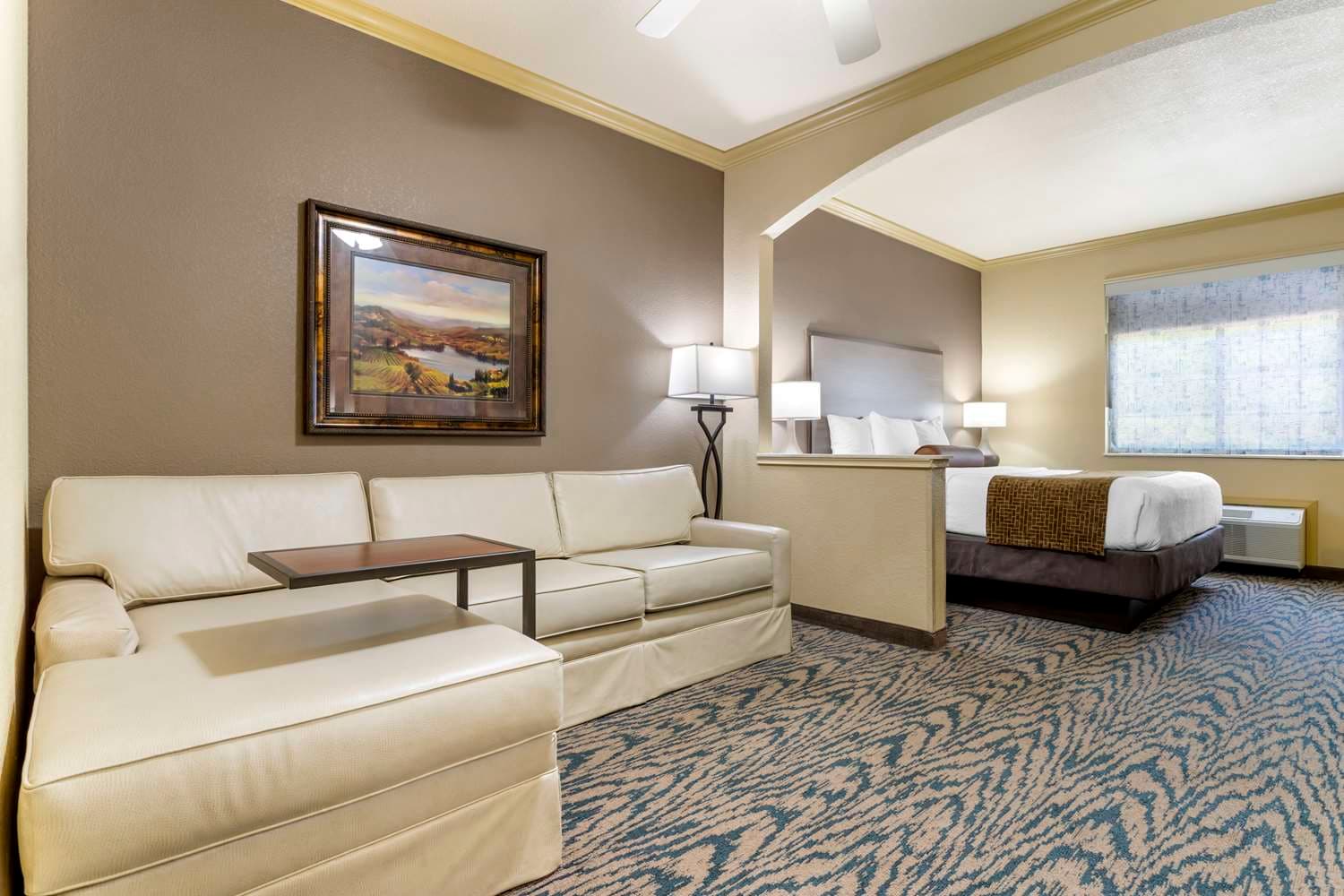 Best Western Plus Crown Colony Inn & Suites 3