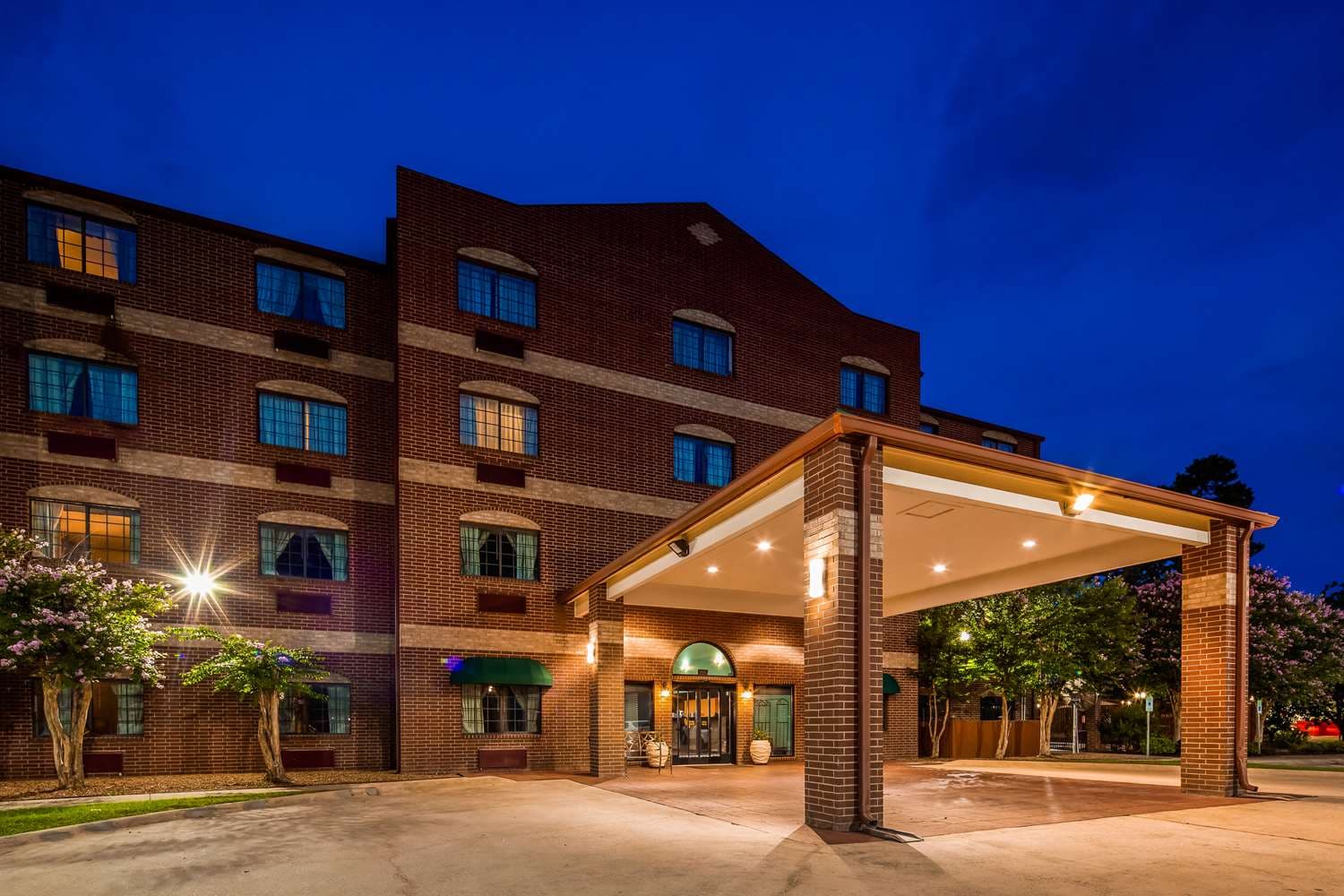 Best Western Plus The Woodlands 2