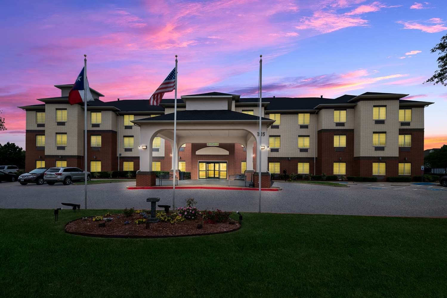 Best Western Plus Lake Dallas Inn & Suites 5