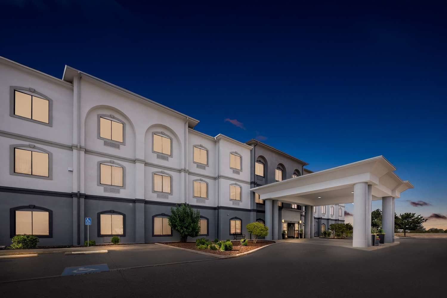Best Western Palace Inn & Suites 4