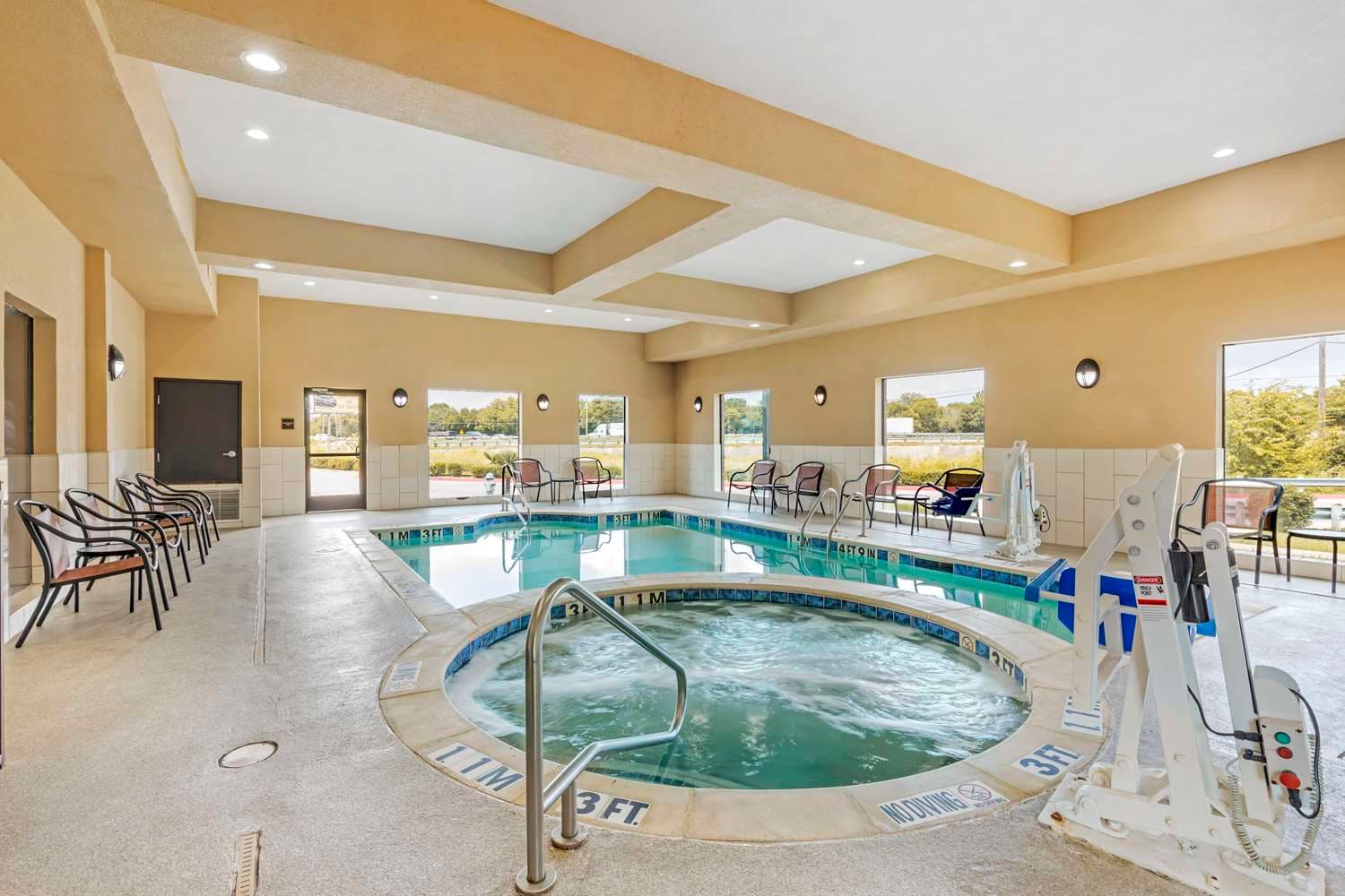 Best Western Plus Burleson Inn & Suites 4