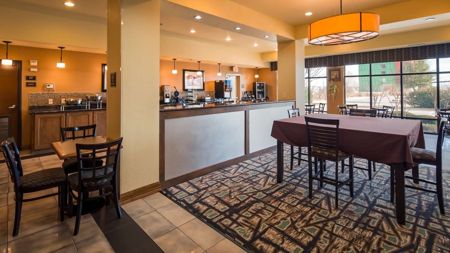 Best Western Plus Christopher Inn & Suites 4