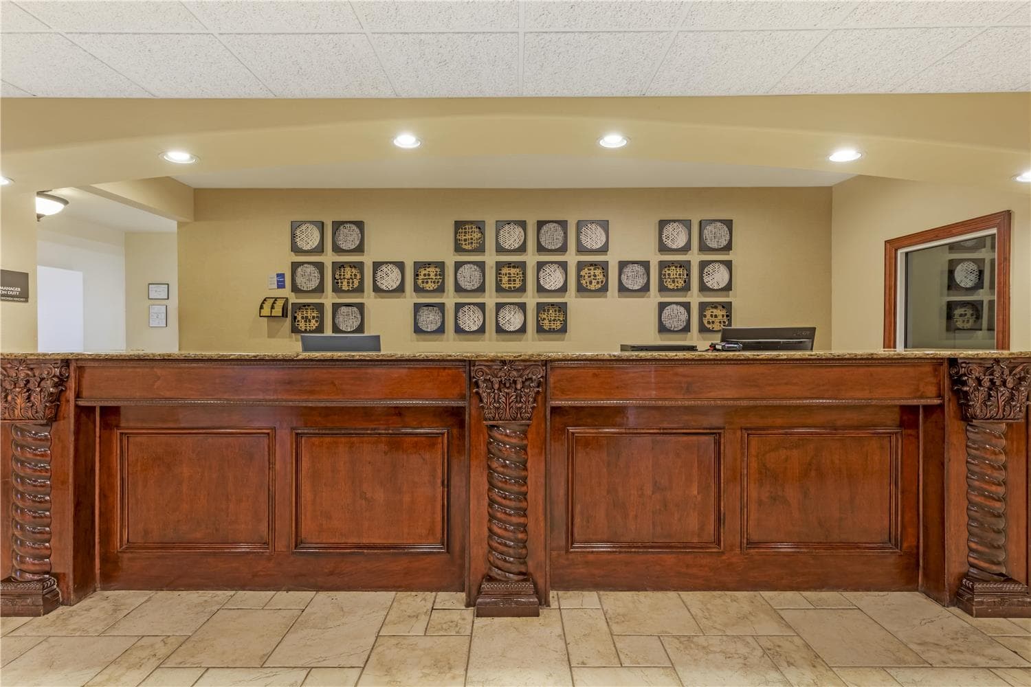 Best Western Plus Monica Royale Inn & Suites 5