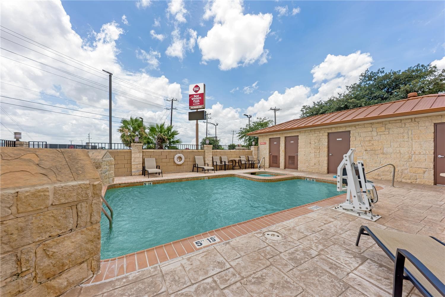 Best Western Plus San Antonio East Inn & Suites 5