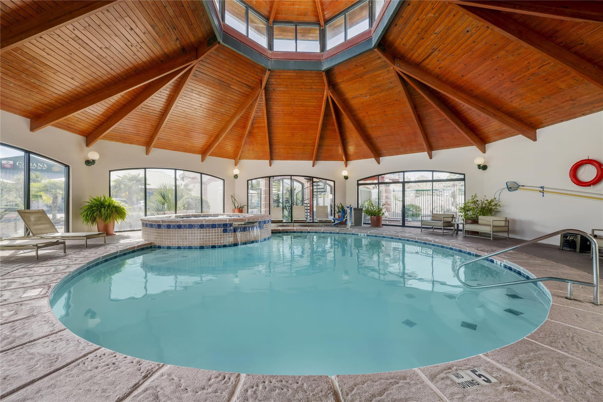 Best Western Plus Swiss Chalet Hotel & Suites 3