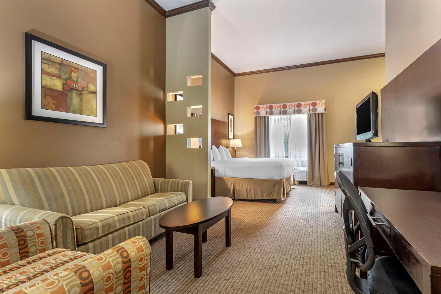 Best Western Plus Texoma Hotel & Suites 2
