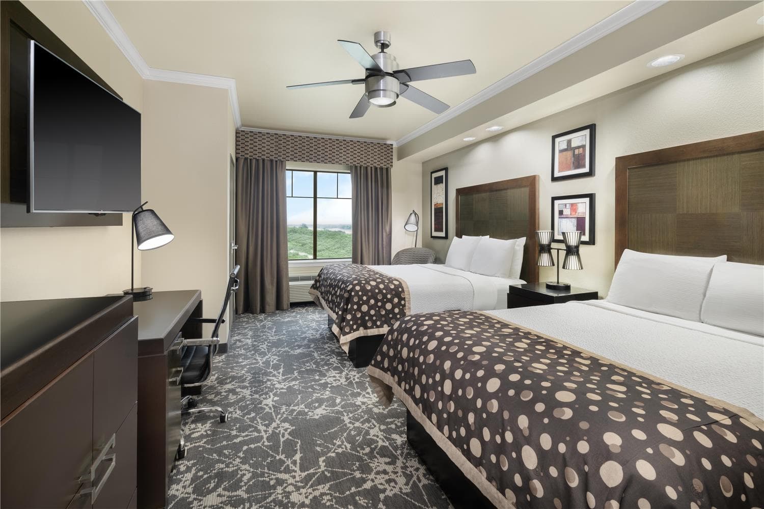 Best Western Premier Crown Chase Inn & Suites 2
